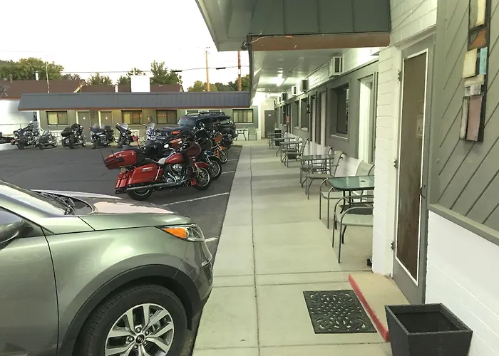 Highlander Motel