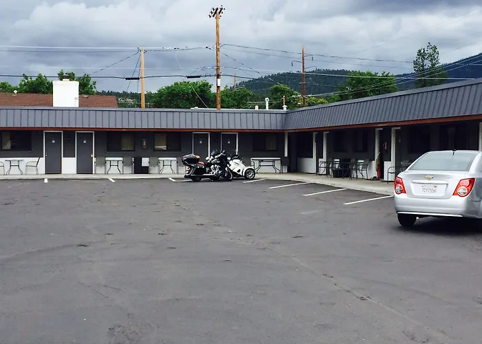 Highlander Motel