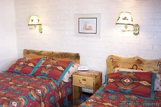 Highlander Motel 2*