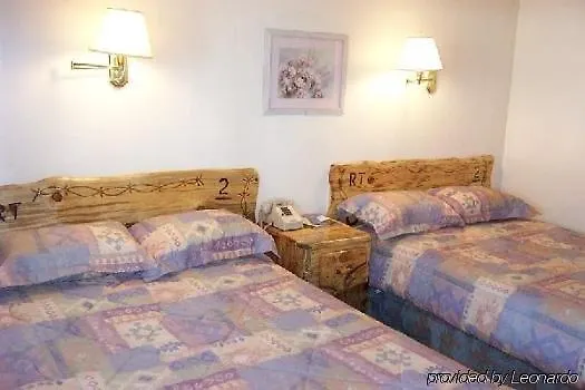 Highlander Motel 2*